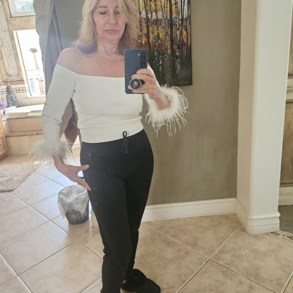 Lucy Paris's white top - Picture 4 of 9